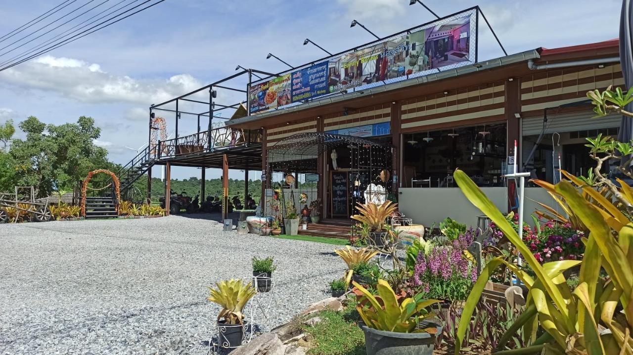 Touch The Wind Hotel Chaiyaphum Ngoại thất bức ảnh